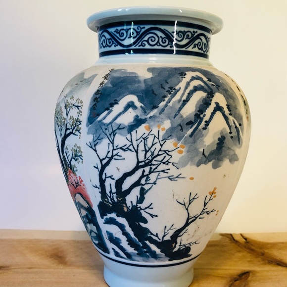 Vintage Japanese Sculpted Vase / Planter Hand Painted Scenes Mt. Fuji - Picture 5 of 7